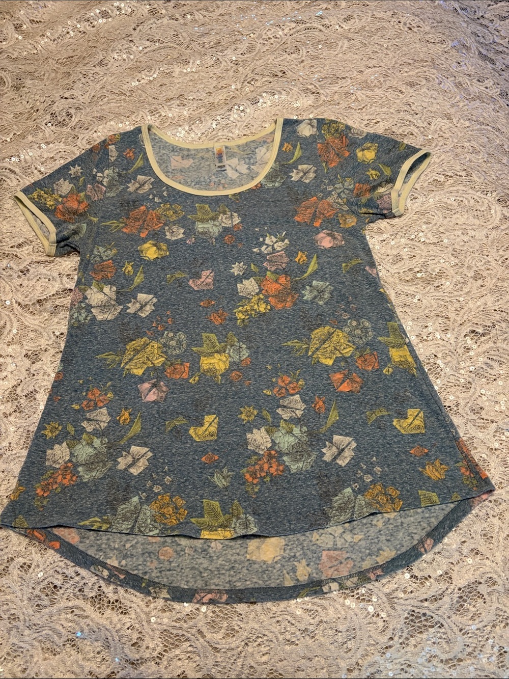 LuLaRoe/Pre-loved Blue Floral Short Sleeve Top Size XS